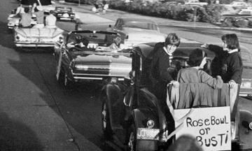 Students hit the road for a pep rally for the 1964 Rose Bowl. (Copyright Illini Media / 1964 Illio) 1964 car