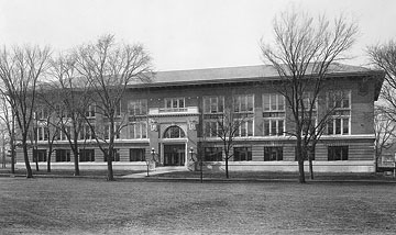 Photo of Lincoln Hall as seen from the quad